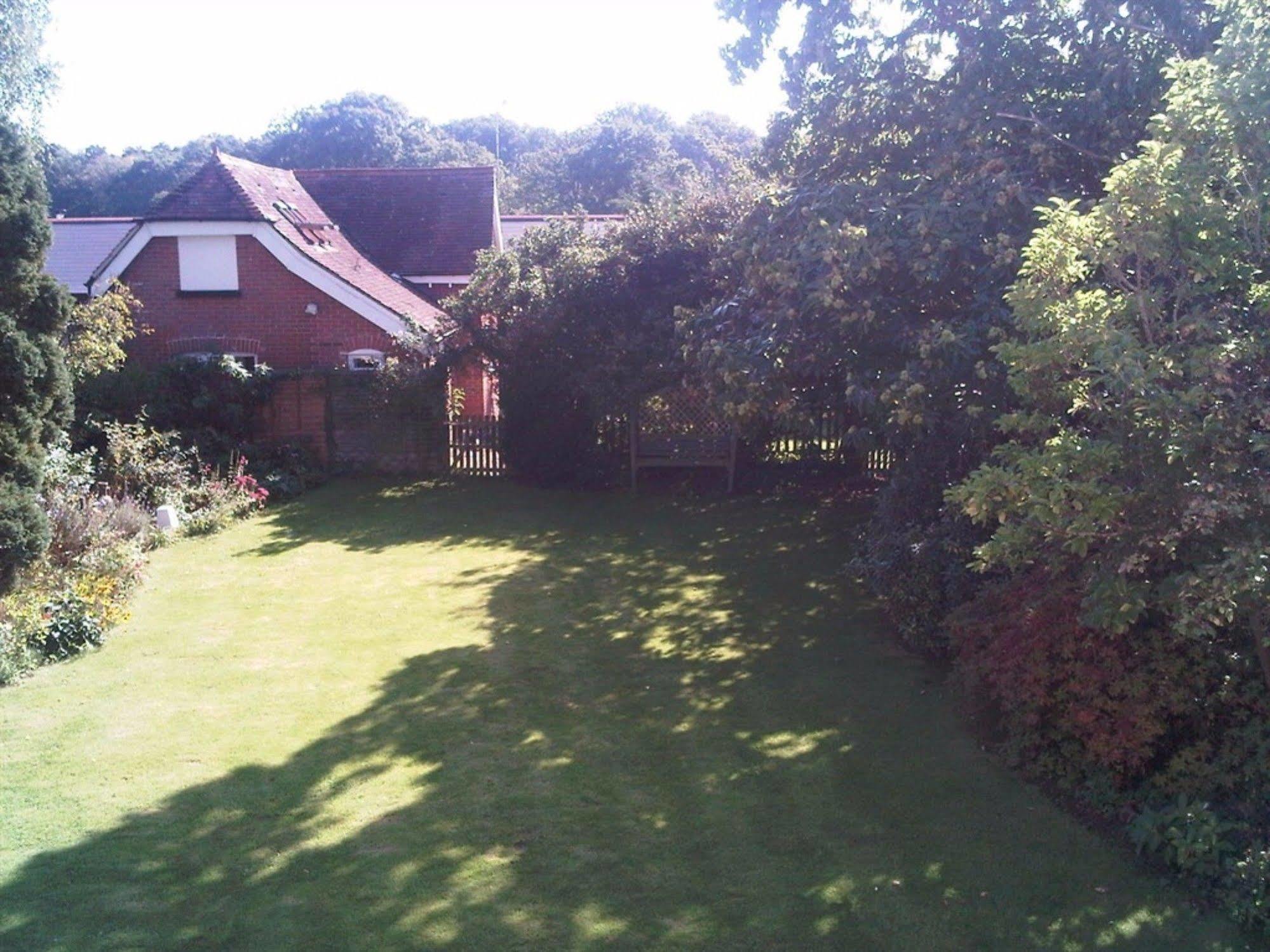 Forest Gate Lodge Eling Exterior photo